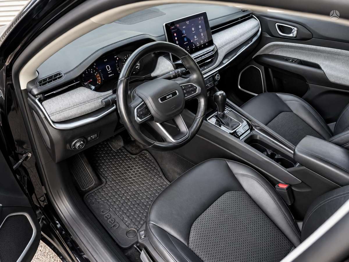 Jeep Compass, 1.3 l., off-road / crossover