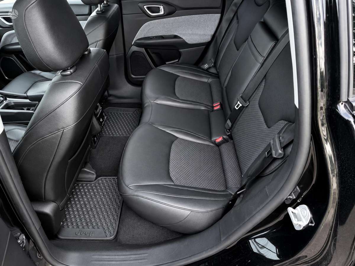 Jeep Compass, 1.3 l., off-road / crossover