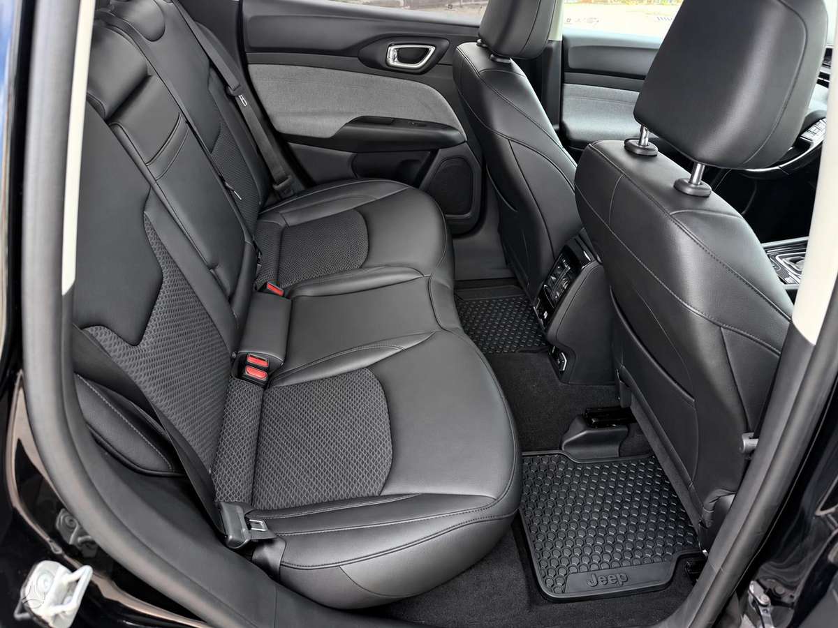 Jeep Compass, 1.3 l., off-road / crossover