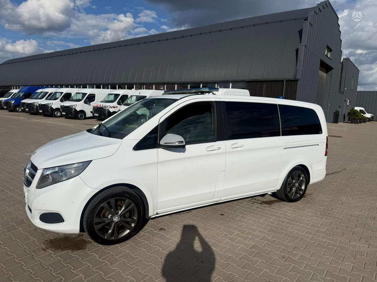 Mercedes-Benz V220 - 1