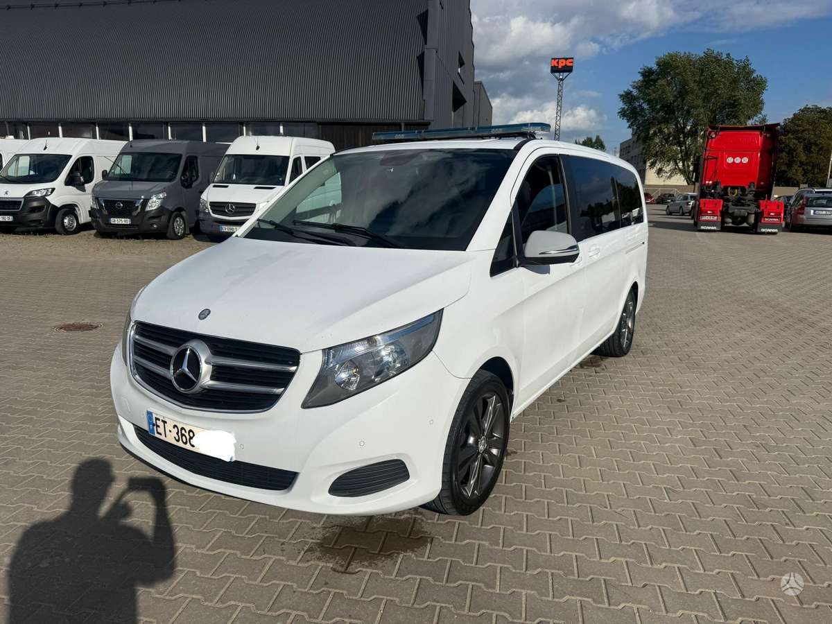 Mercedes-Benz V220 - 2
