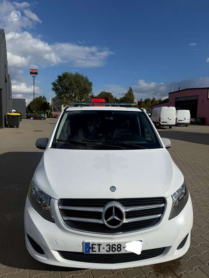 Mercedes-Benz V220 - 12
