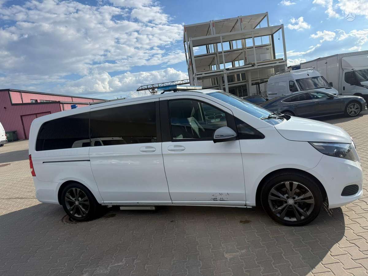 Mercedes-Benz V220 - 4