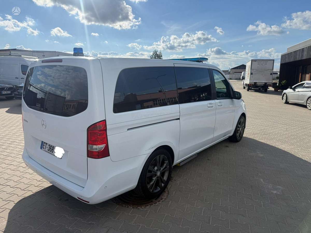 Mercedes-Benz V220 - 6