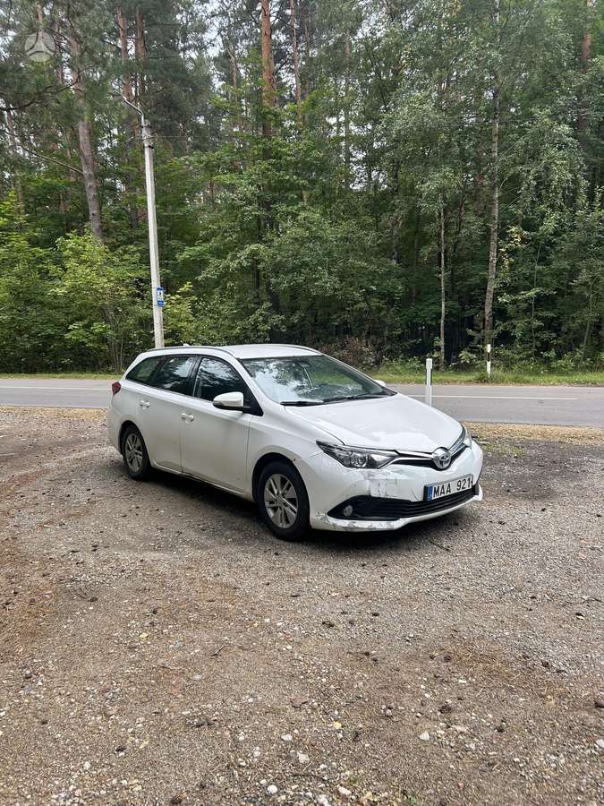 Toyota Auris - 1