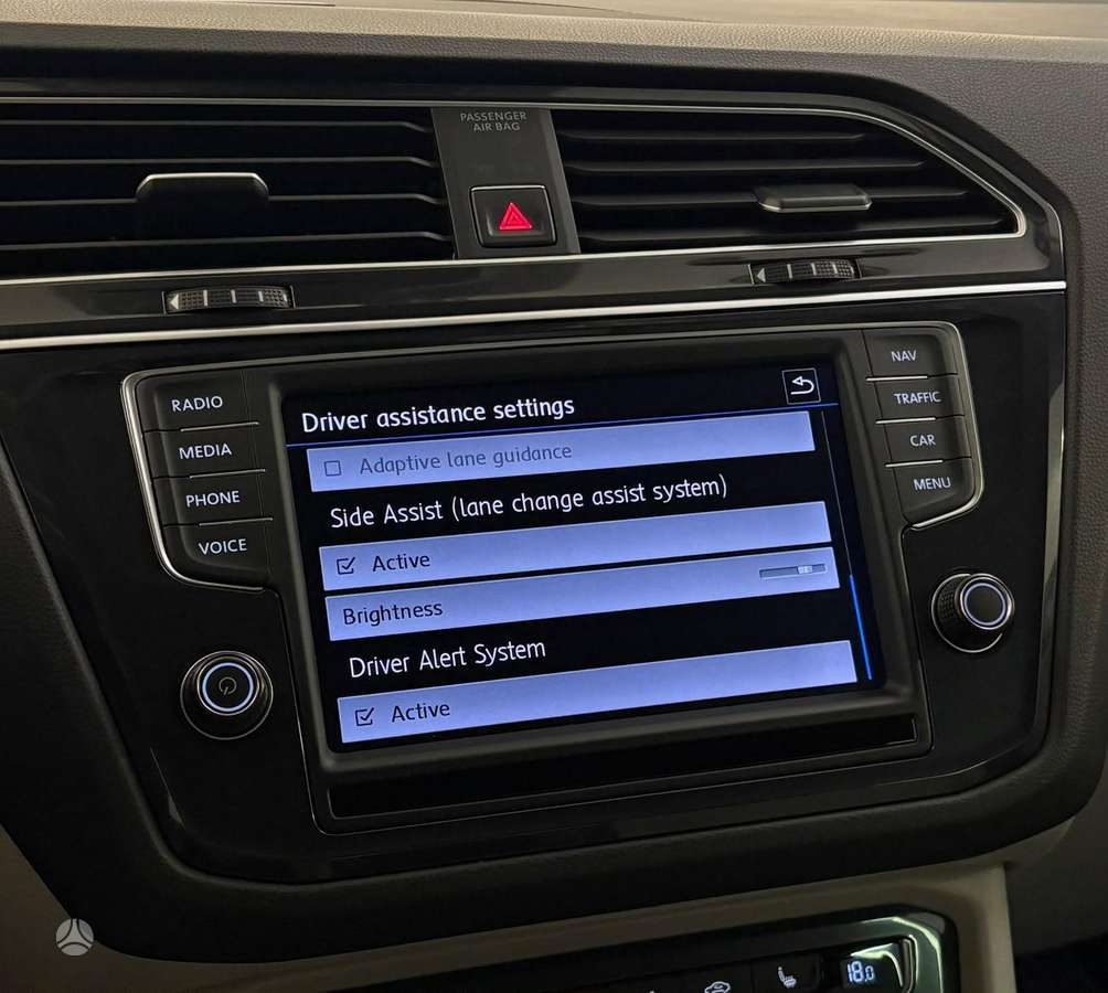 Volkswagen Tiguan - 11