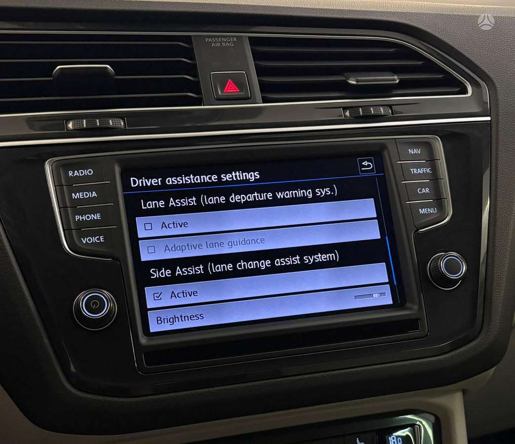 Volkswagen Tiguan - 12