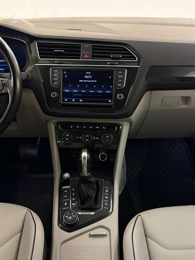 Volkswagen Tiguan - 8