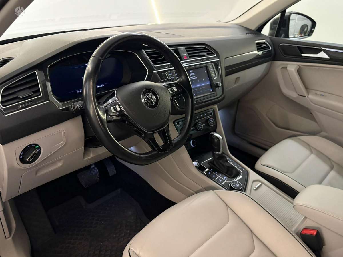 Volkswagen Tiguan - 2