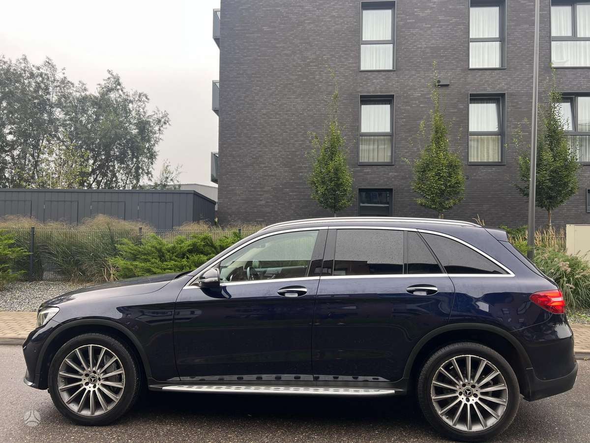 Mercedes-Benz GLC300 - 3