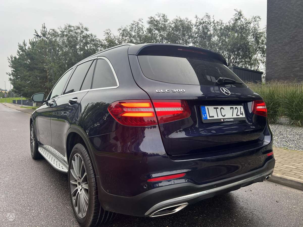 Mercedes-Benz GLC300 - 2