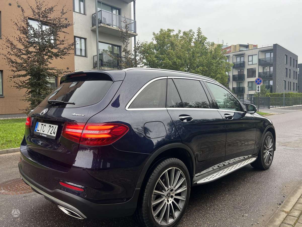 Mercedes-Benz GLC300 - 12