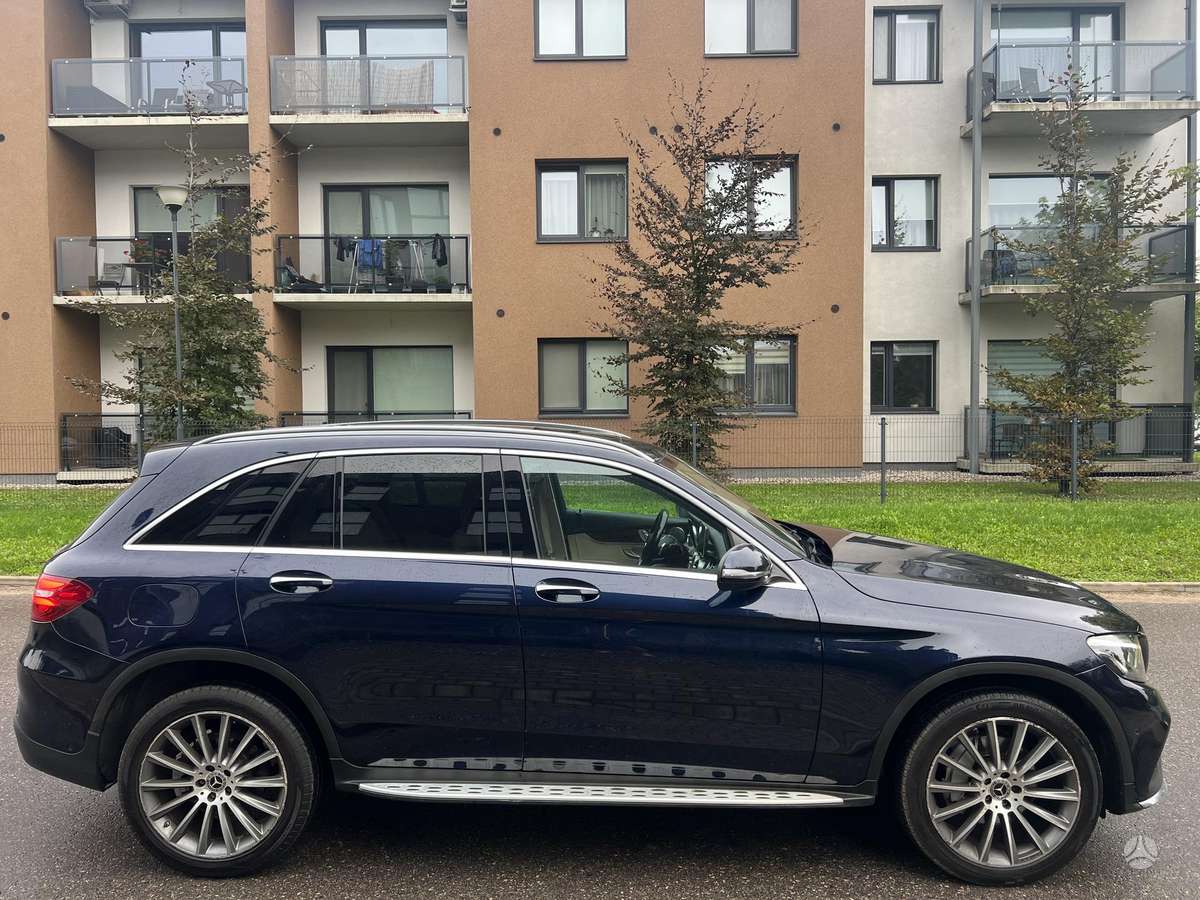 Mercedes-Benz GLC300 - 10