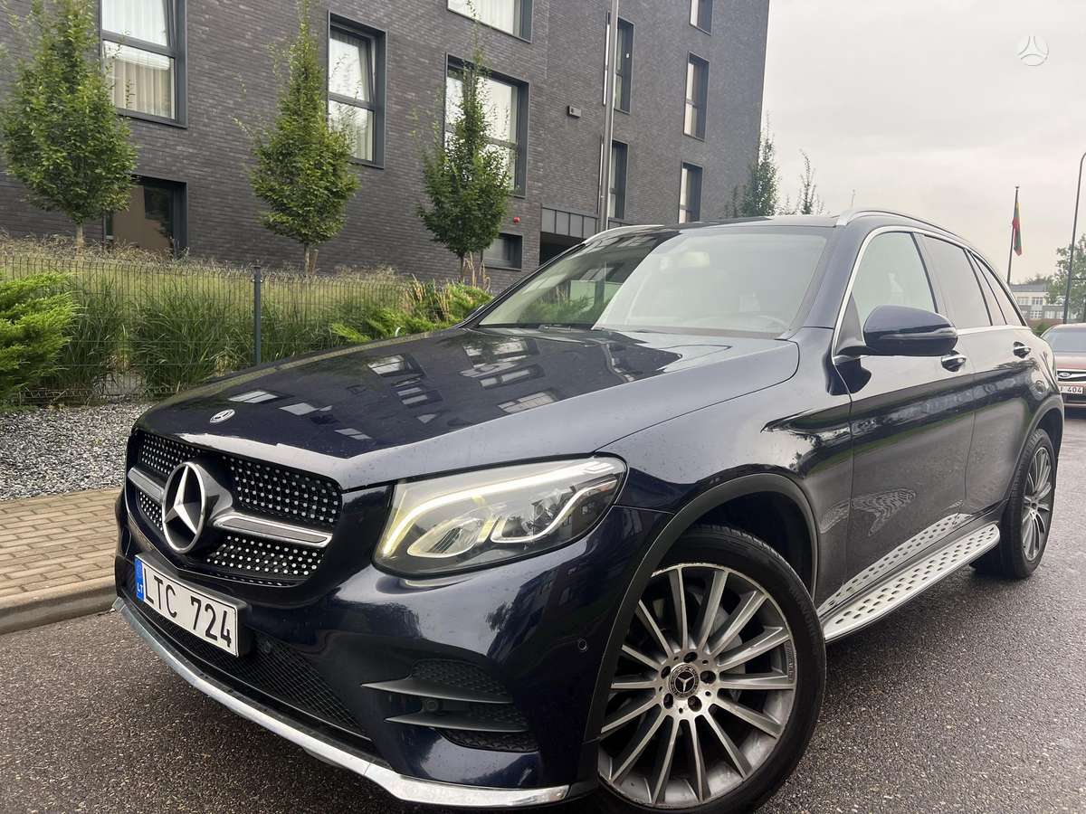 Mercedes-Benz GLC300 - 1