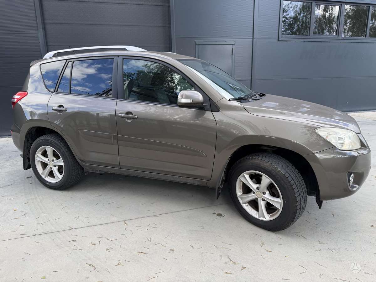 Toyota RAV4 - 4