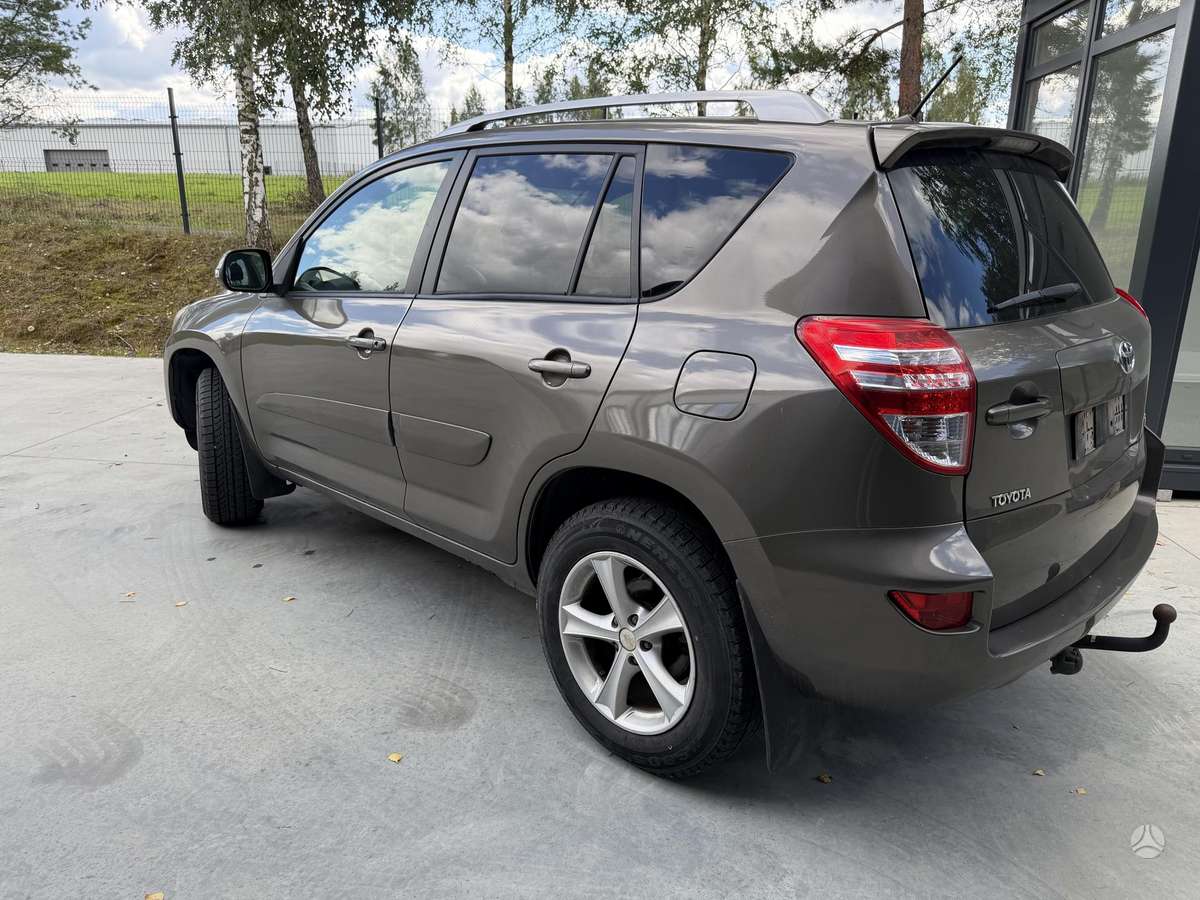 Toyota RAV4 - 6