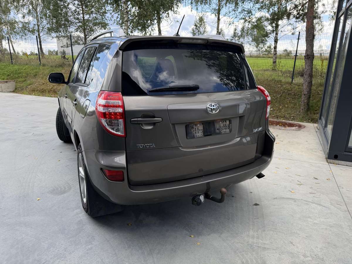 Toyota RAV4 - 9