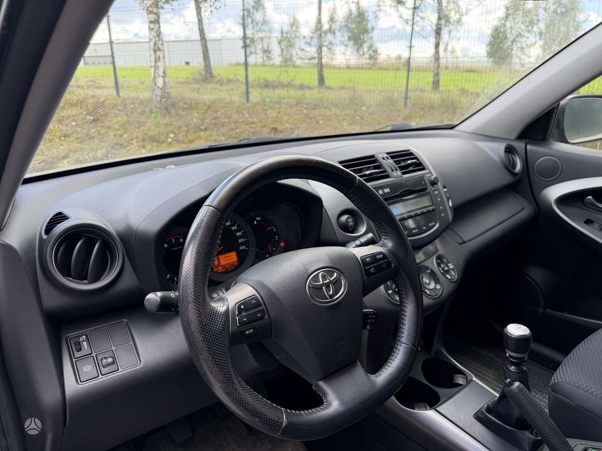 Toyota RAV4 - 8