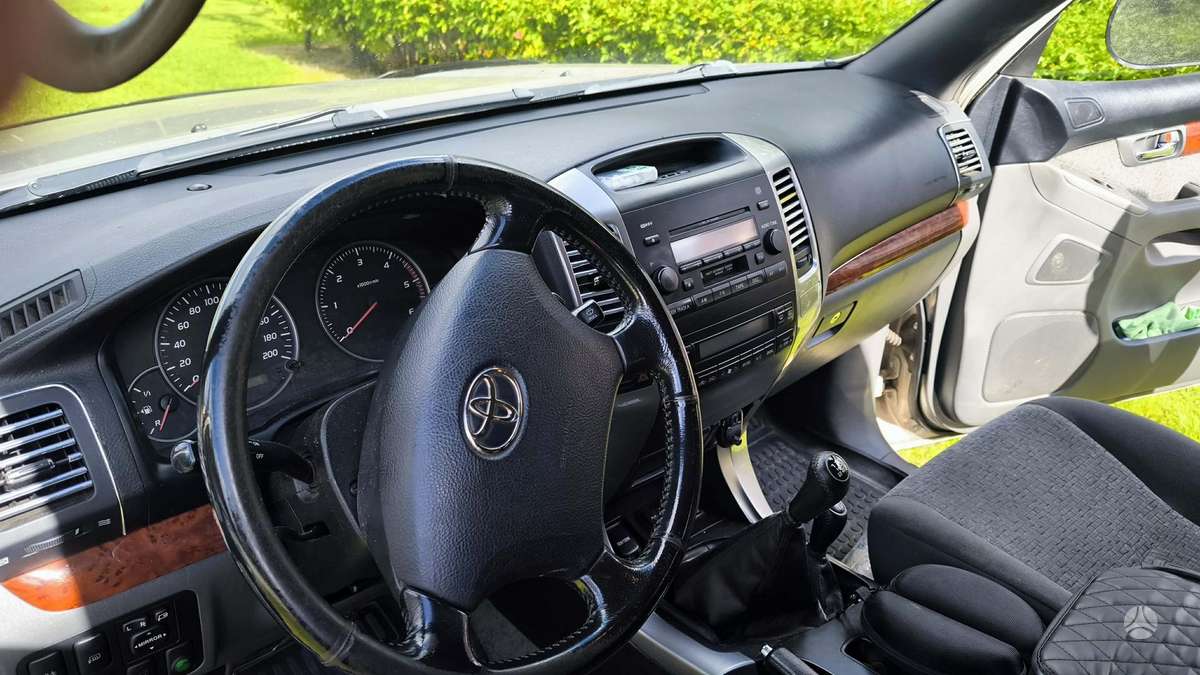 Toyota Land Cruiser - 7