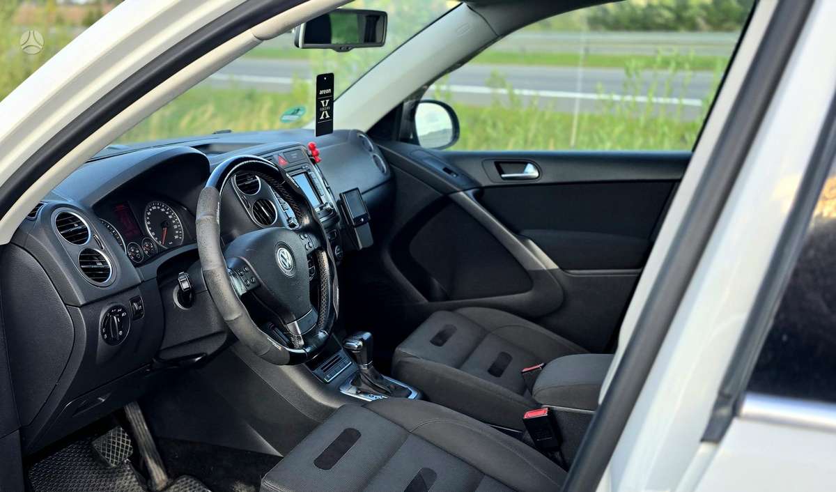 Volkswagen Tiguan - 8