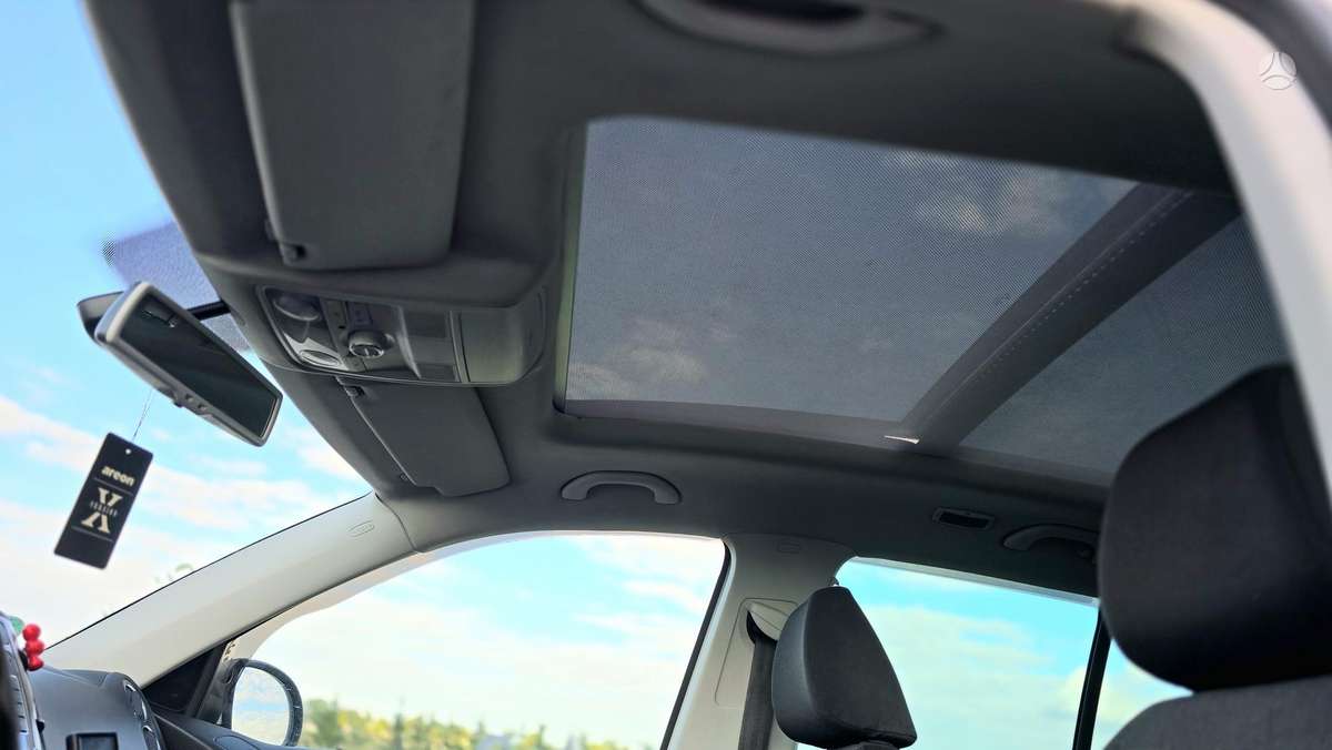 Volkswagen Tiguan - 11