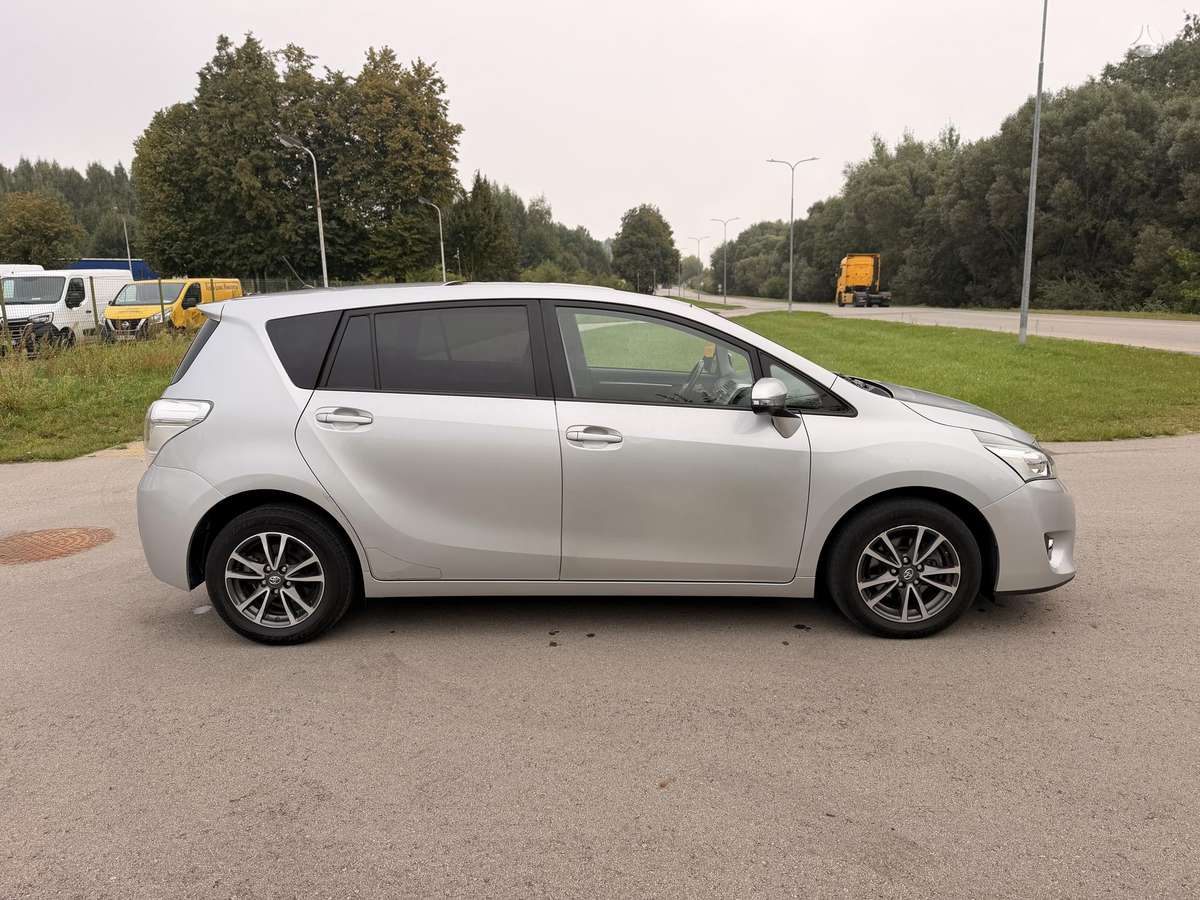 Toyota Verso - 8