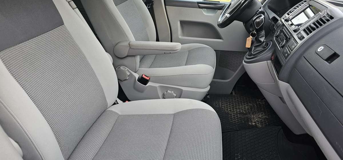Volkswagen Caravelle - 8