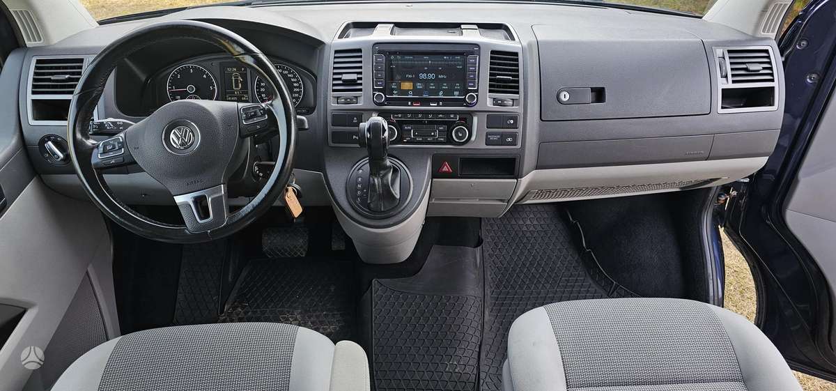 Volkswagen Caravelle - 9