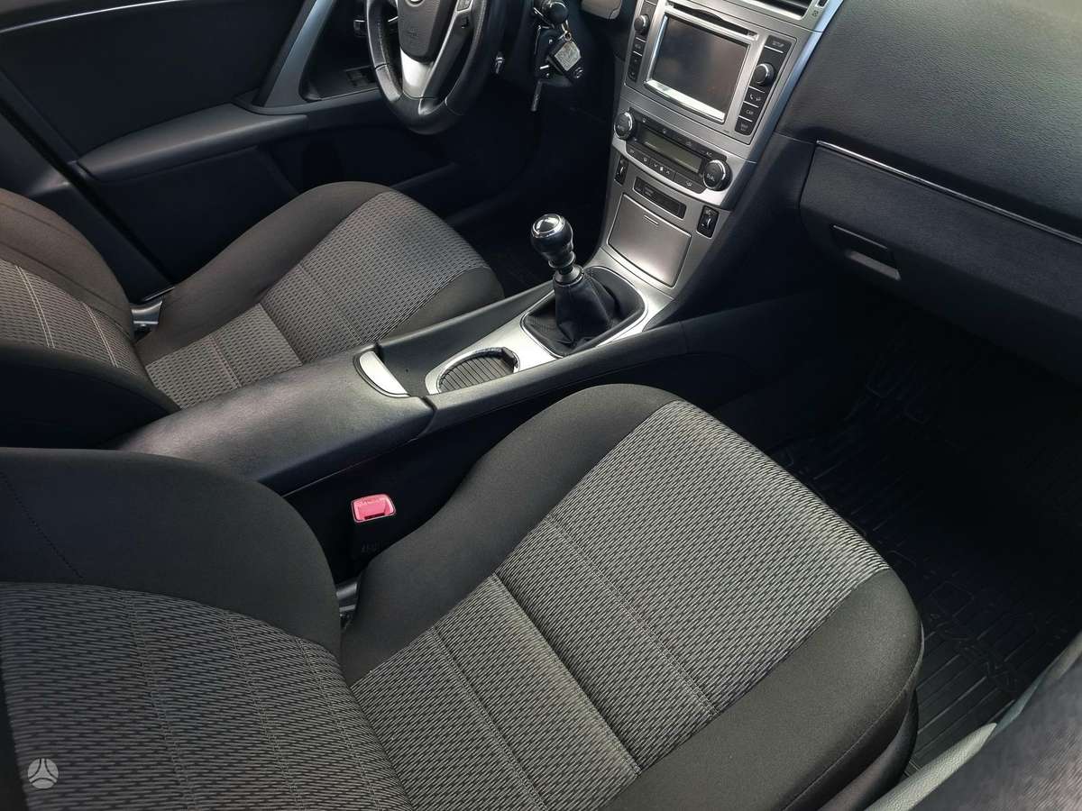 Toyota Avensis - 12