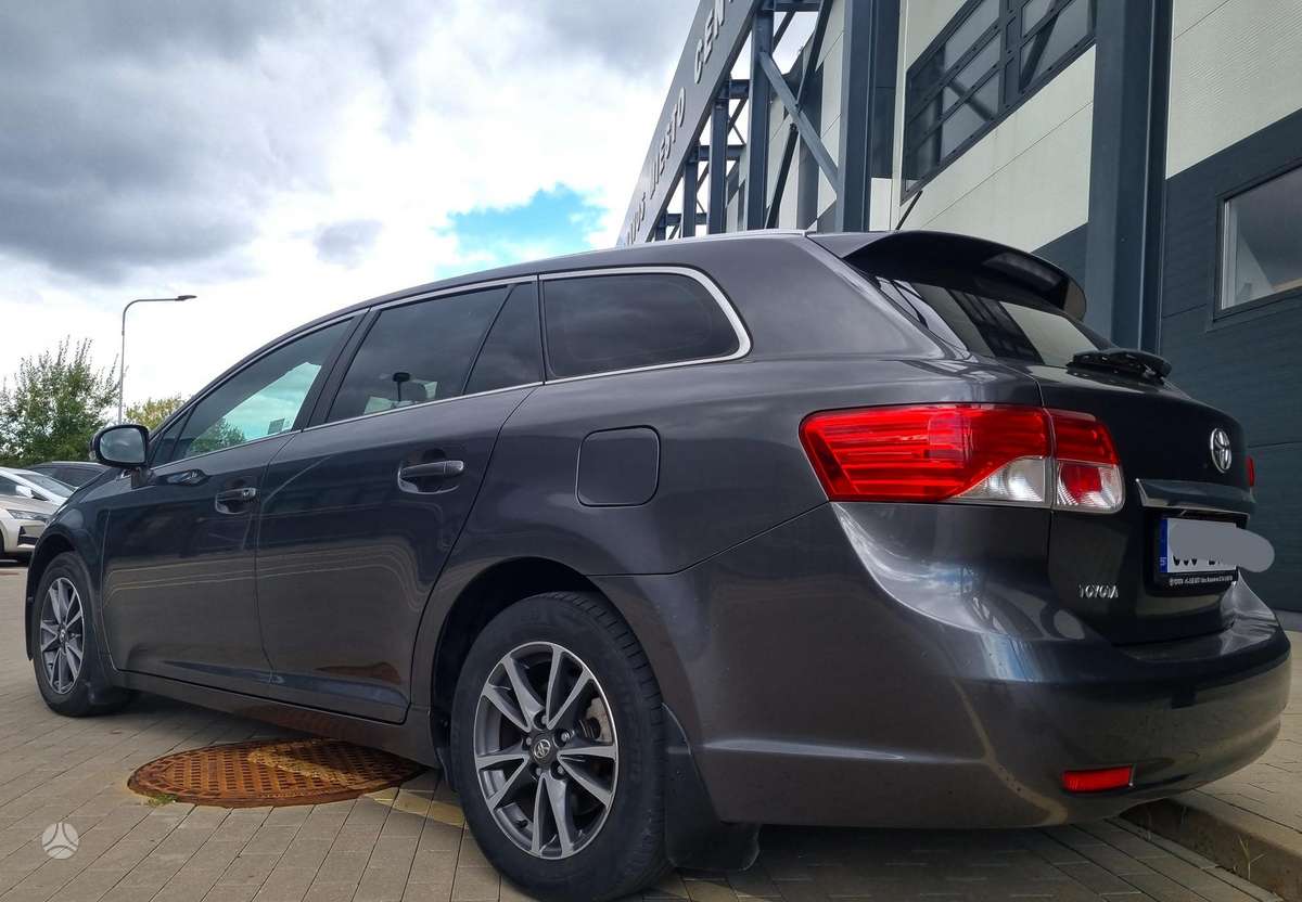 Toyota Avensis - 9