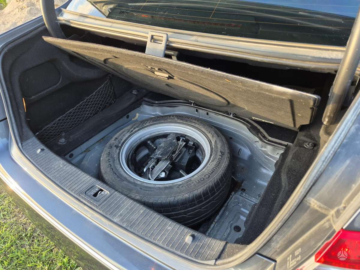 Mercedes-Benz E350 - 8