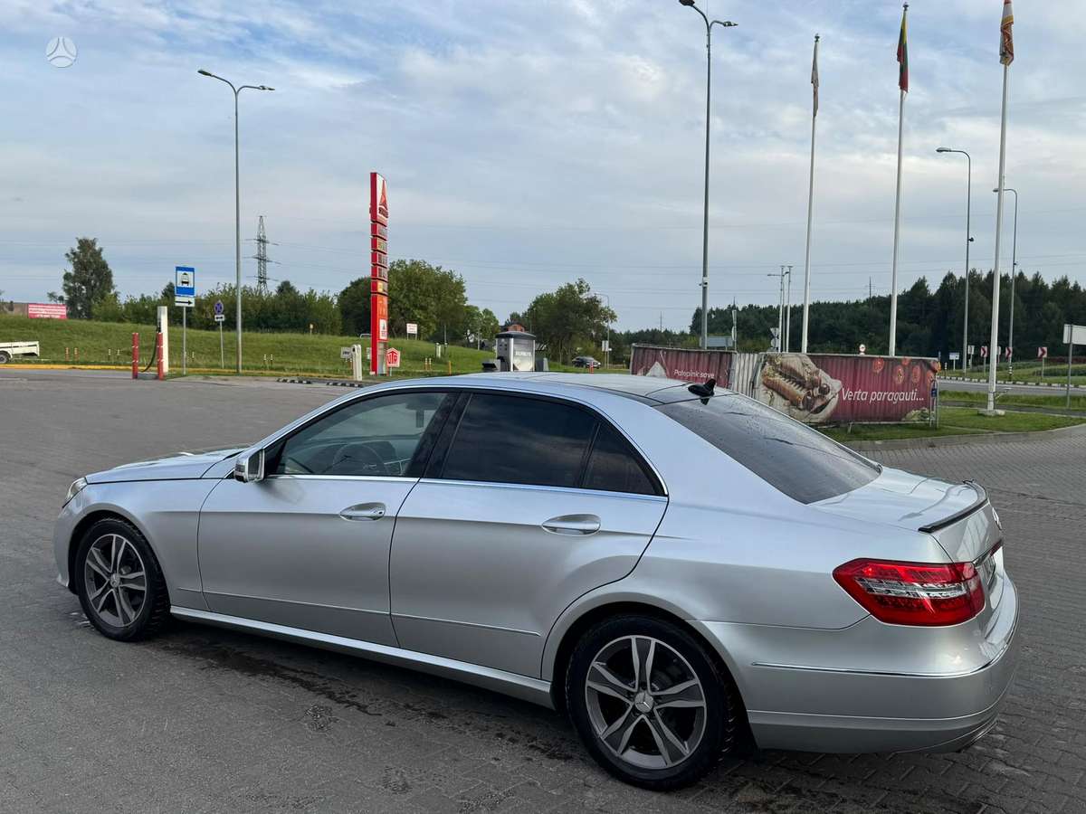 Mercedes-Benz E220 - 2