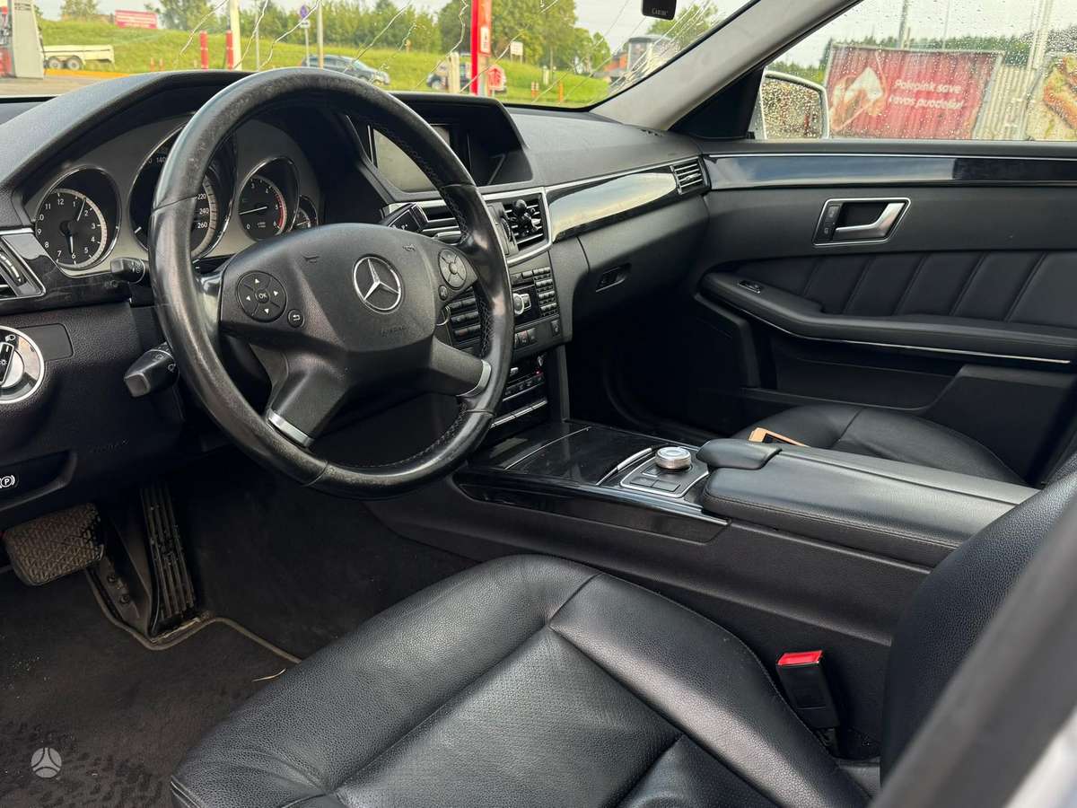 Mercedes-Benz E220 - 8