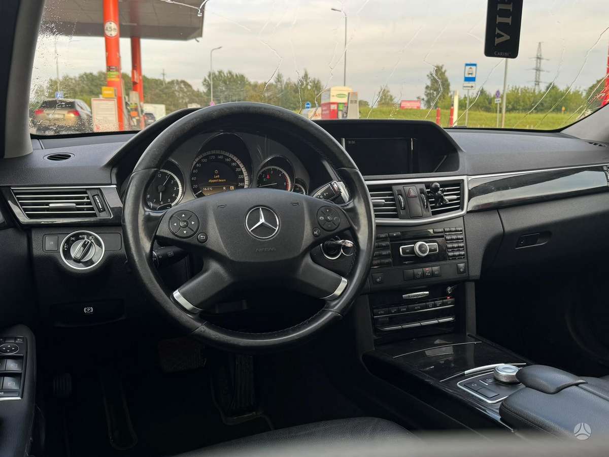 Mercedes-Benz E220 - 11