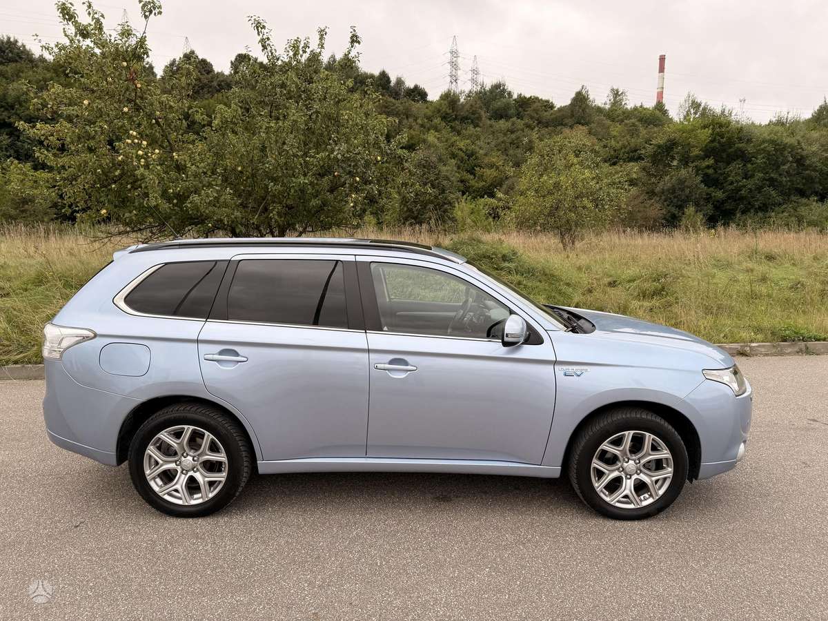 Mitsubishi Outlander - 4