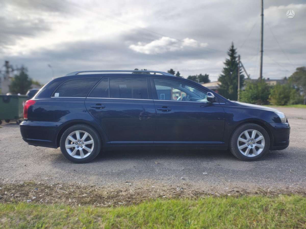 Toyota Avensis - 11