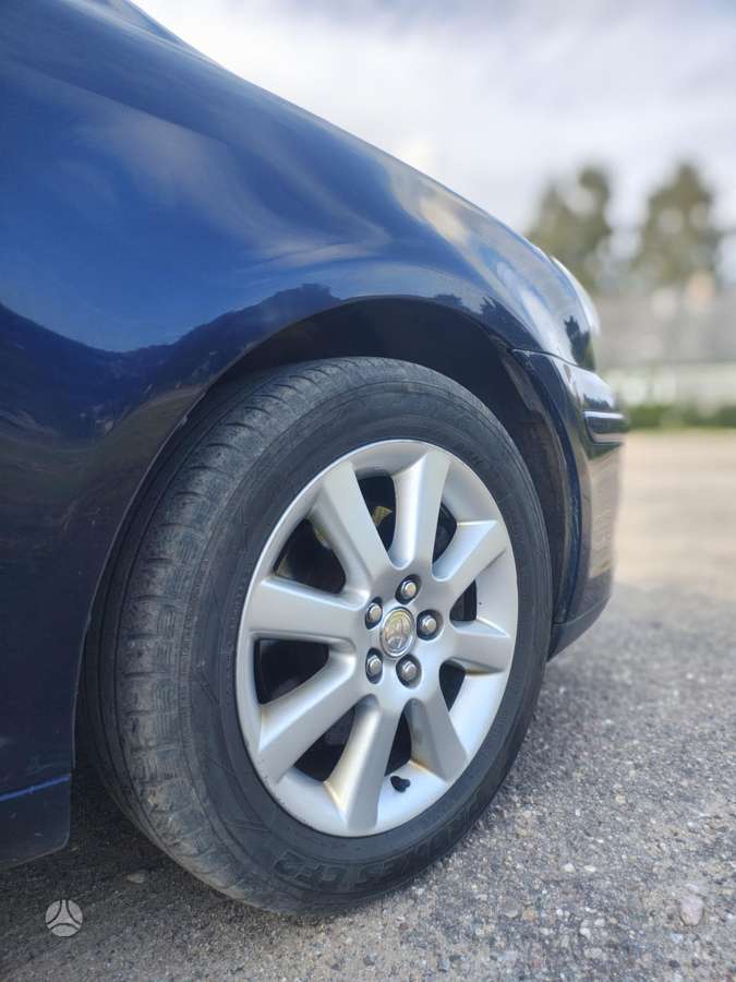 Toyota Avensis - 12