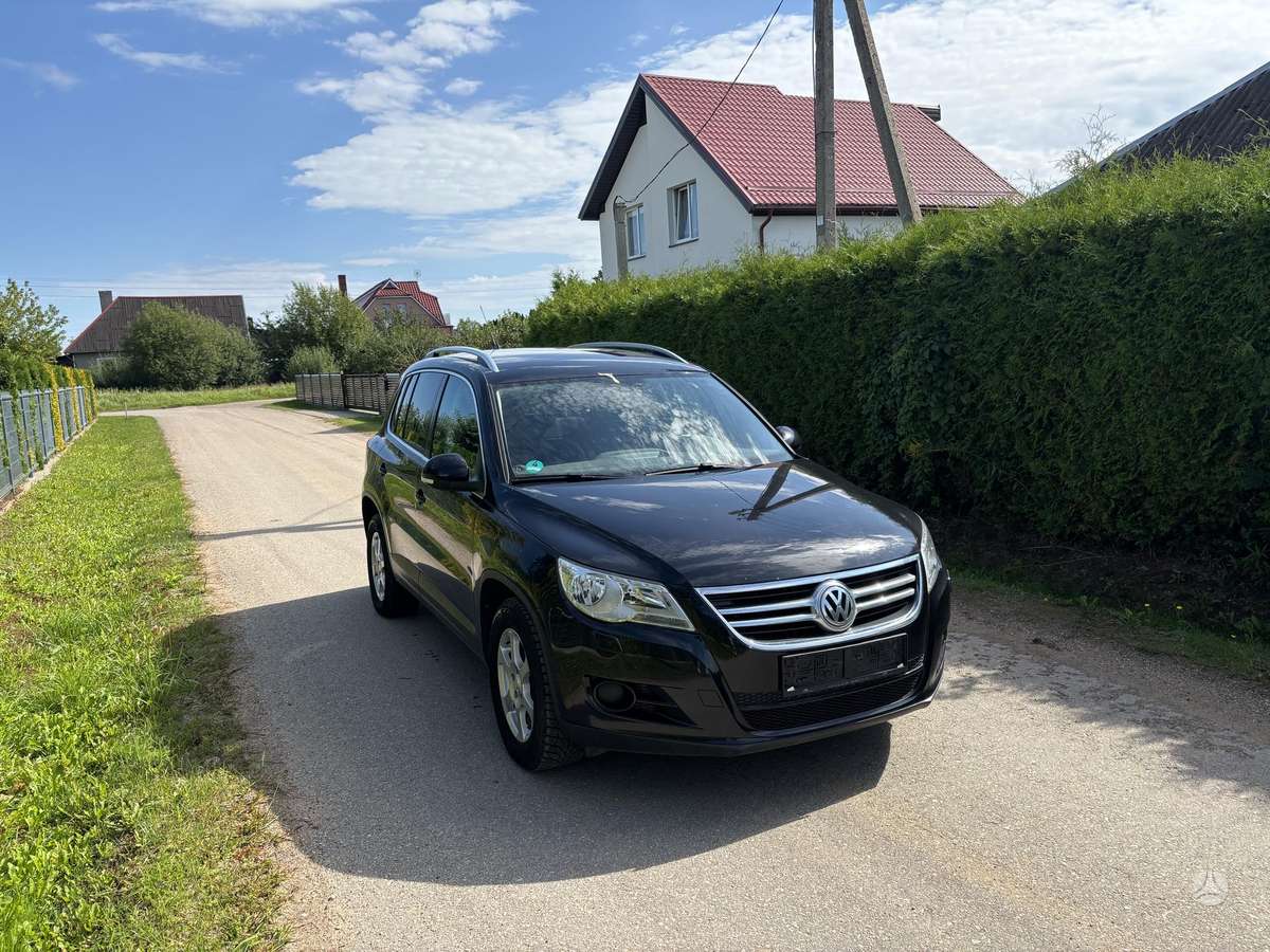 Volkswagen Tiguan - 1