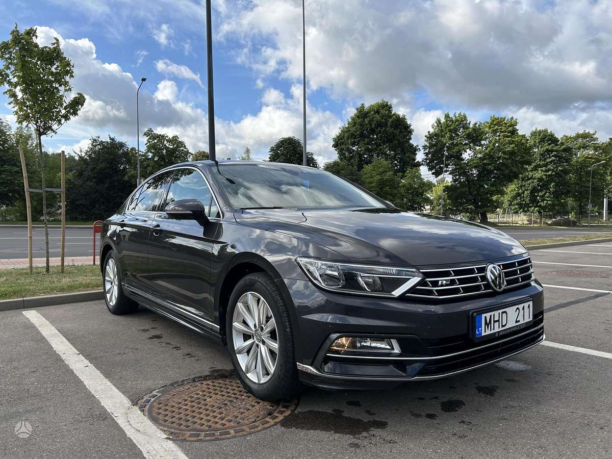 Volkswagen Passat - 1