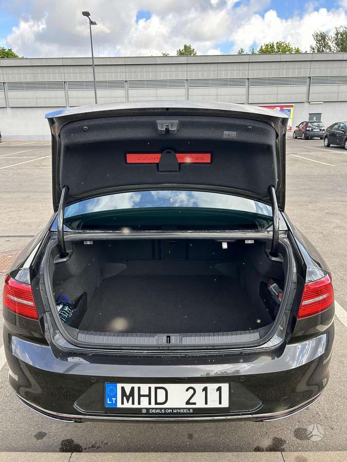 Volkswagen Passat - 9