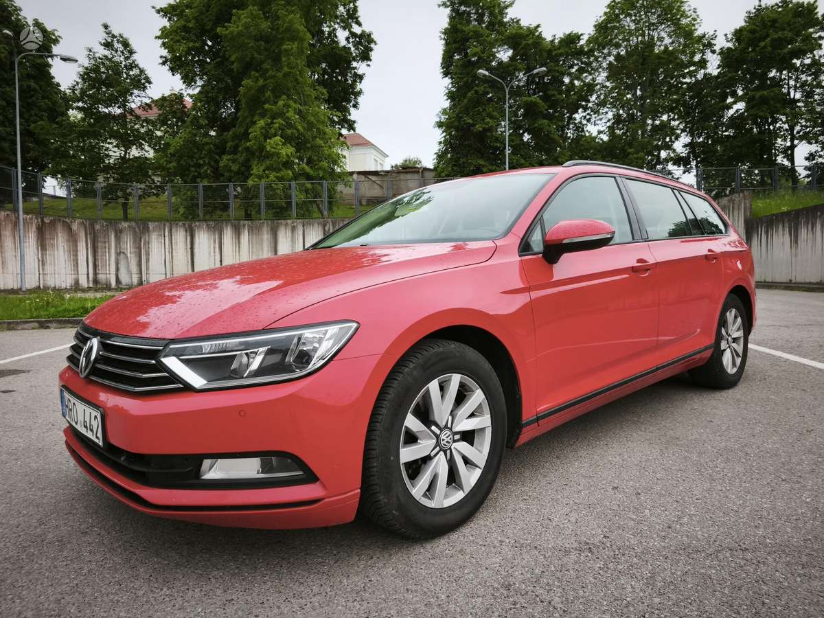 Volkswagen Passat - 1