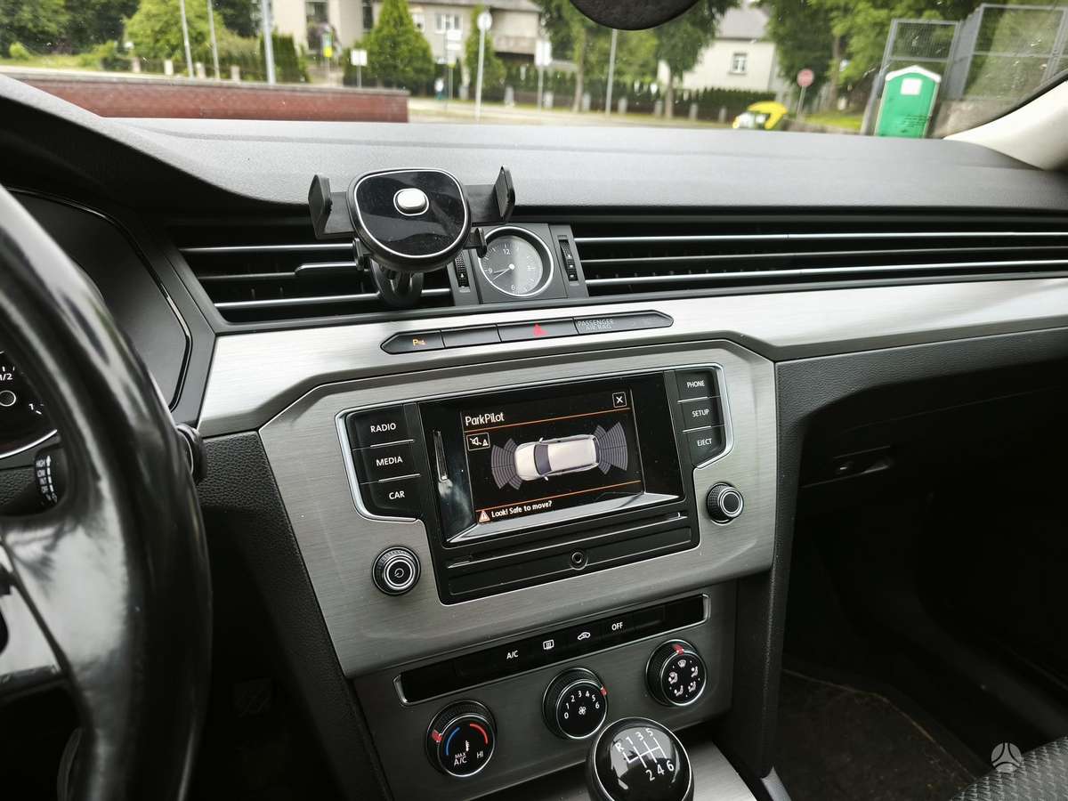 Volkswagen Passat - 12
