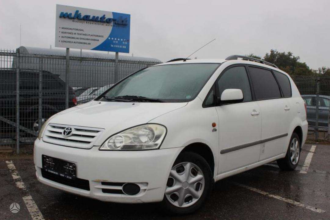 Toyota Avensis Verso - 1
