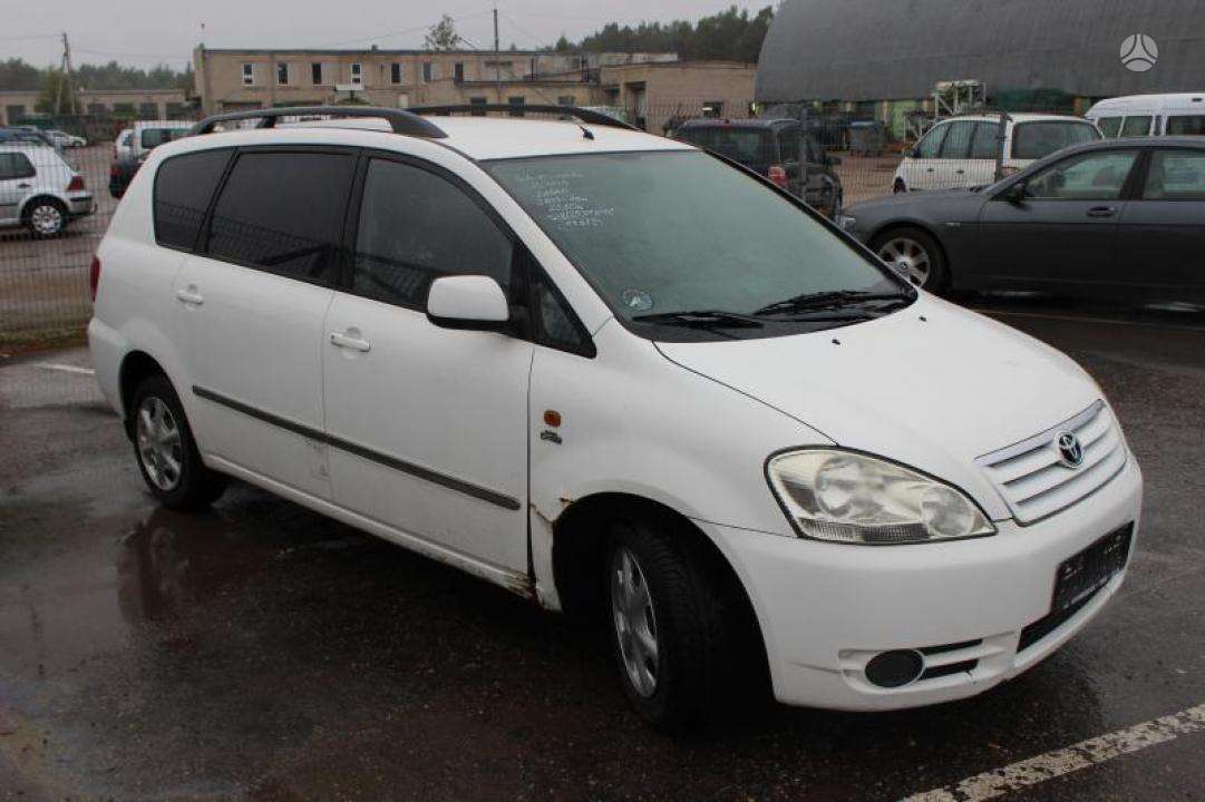 Toyota Avensis Verso - 2