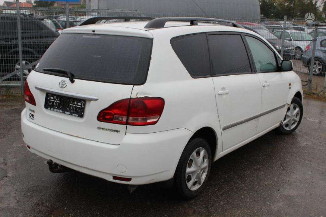 Toyota Avensis Verso - 3