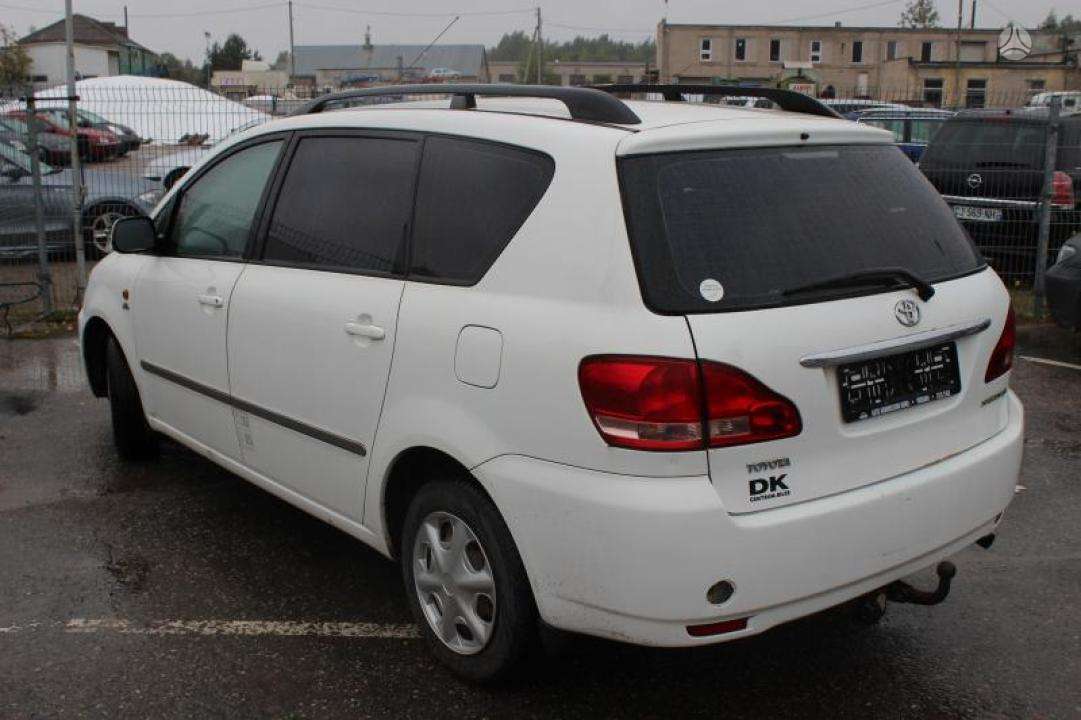 Toyota Avensis Verso - 4