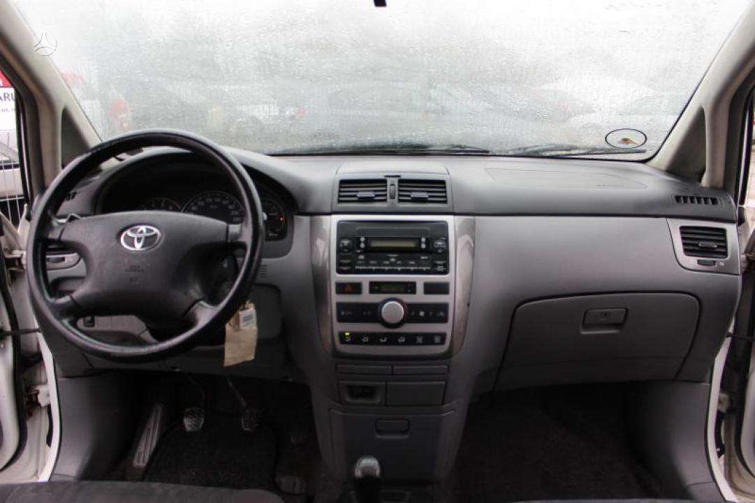 Toyota Avensis Verso - 7