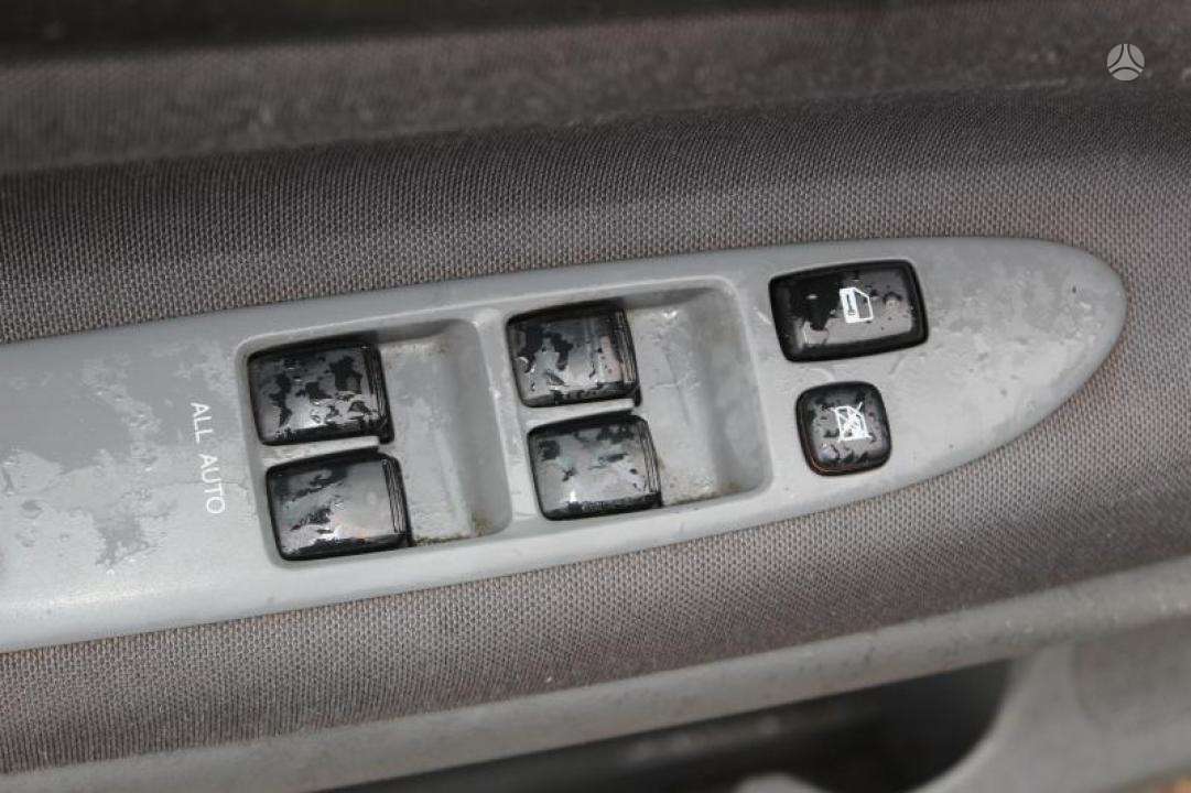 Toyota Avensis Verso - 8