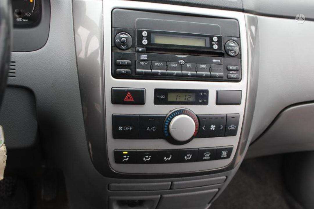 Toyota Avensis Verso - 9
