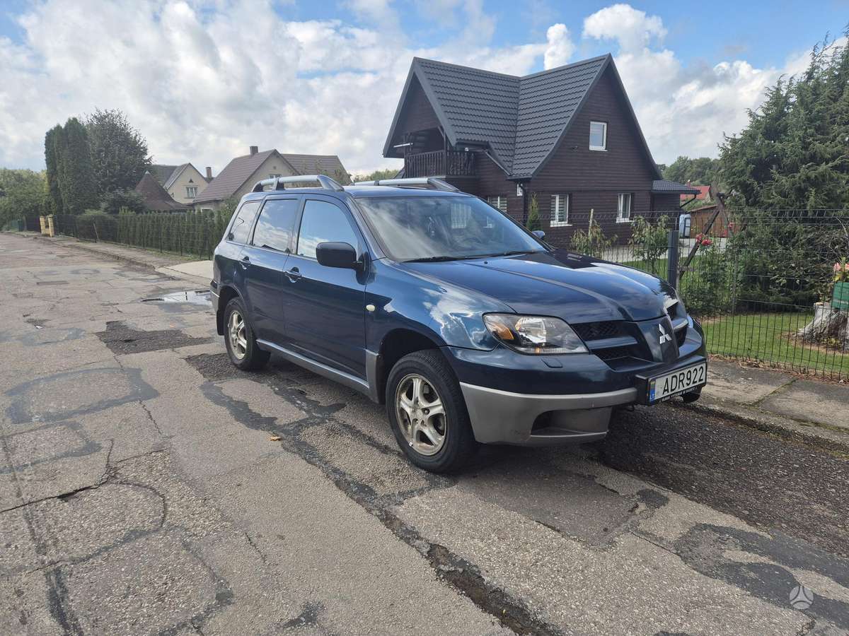 Mitsubishi Outlander - 1